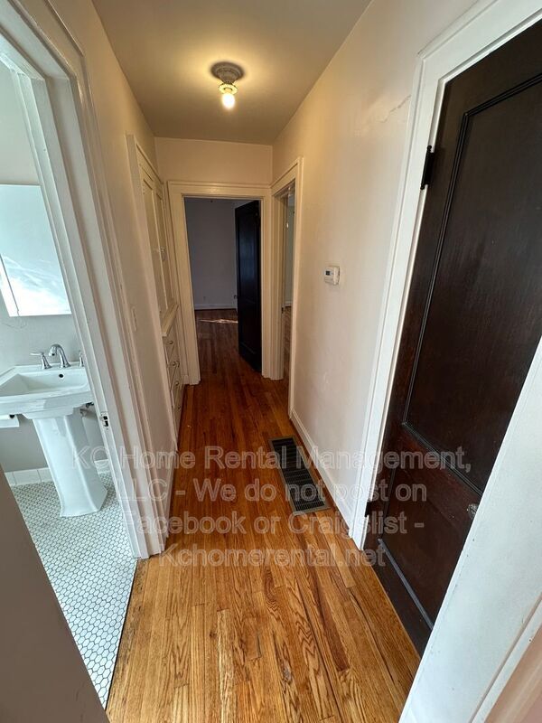 Building Photo - 207 W 51 Terrace