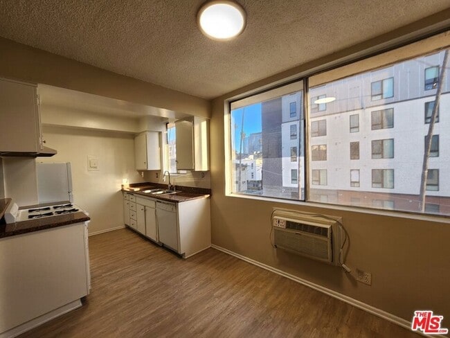 Building Photo - 456 S Harvard Blvd