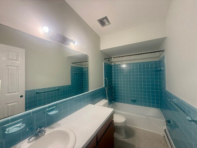 Building Photo - 410/412 S Revena Blvd