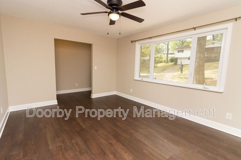 Building Photo - 805 Gloria Ln