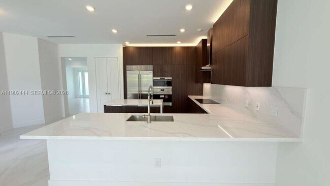 Building Photo - 19708 NE 14th Ave