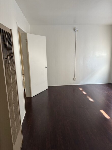 Building Photo - 212 Santa Fe S Ave