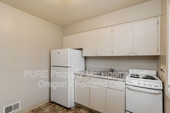 Building Photo - 7016 N Amherst St