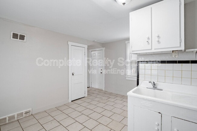 Building Photo - 221 W Felton Ave