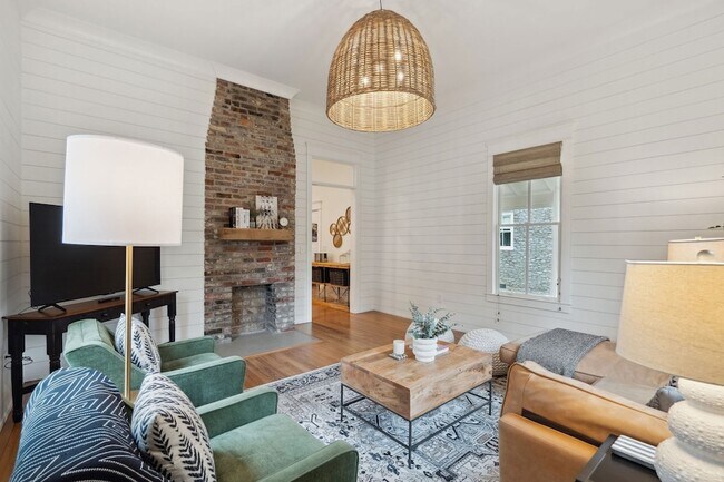 Building Photo - 1226 Adams St