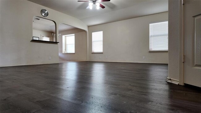 Building Photo - 11124 Friendship Dr