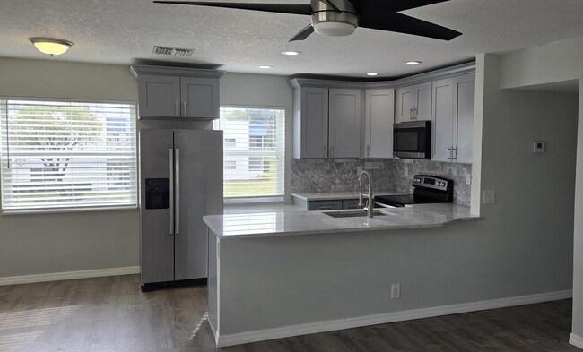 Building Photo - 192 Normandy Ln