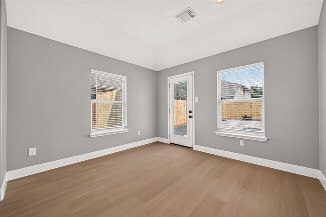 Building Photo - 22210 Bellow Glen Dr