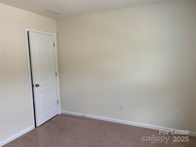 Building Photo - 78123 Rillstone Dr