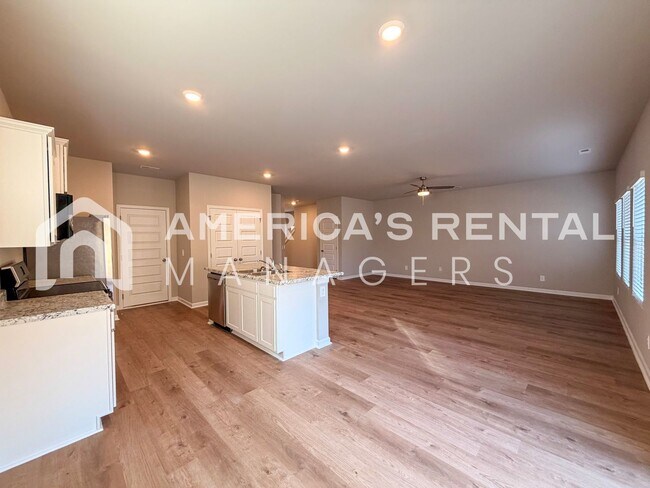 Building Photo - Spacious 4-Bedroom Home with Upstairs Loft!