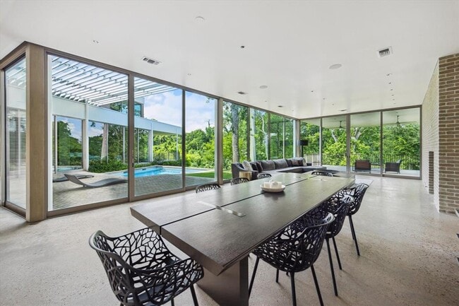 Building Photo - 9 Pinehill Ln