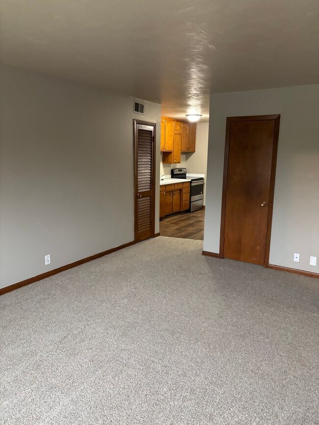 Building Photo - Eacker Rentals (1730 S 17th St)
