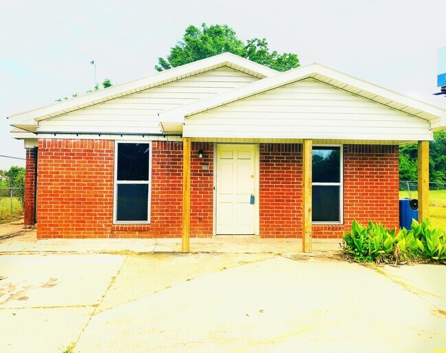 Building Photo - Section 8 only