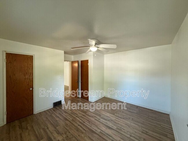 Building Photo - 68 Knecht Dr
