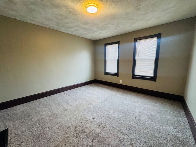 Building Photo - 3621 Sackett Ave