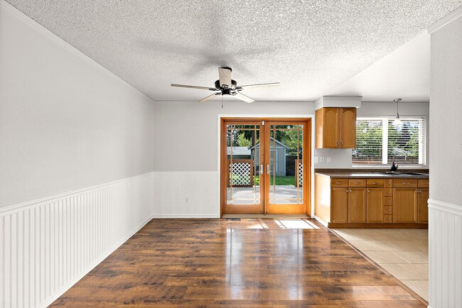 Building Photo - Charming 3-Bed Rental Home in Olympia | Pe...