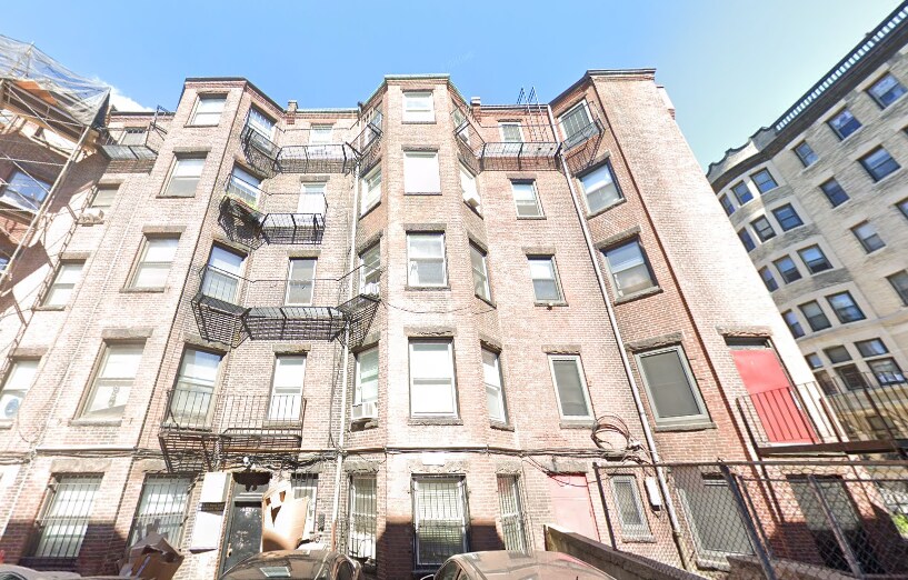 Building Photo - 869 Beacon St