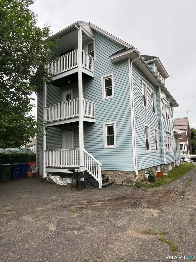 Building Photo - 415 Willow St