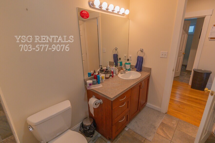 Building Photo - 364 Highland Ave