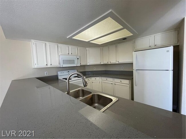 Building Photo - 6250 W Flamingo Rd