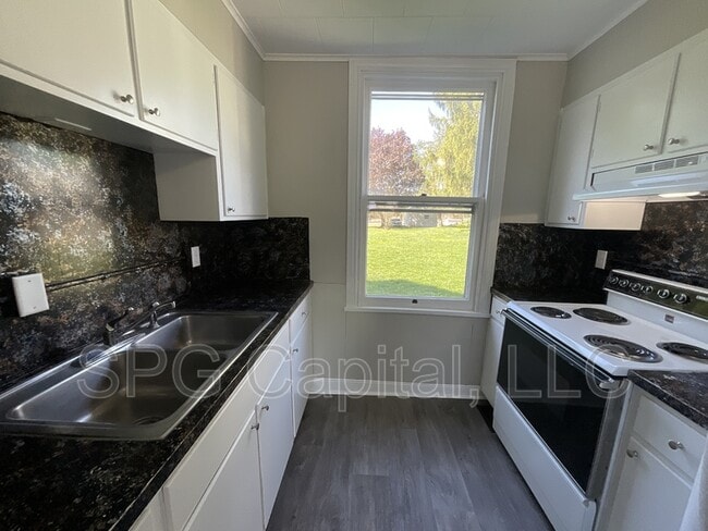 Building Photo - 12986 Main St