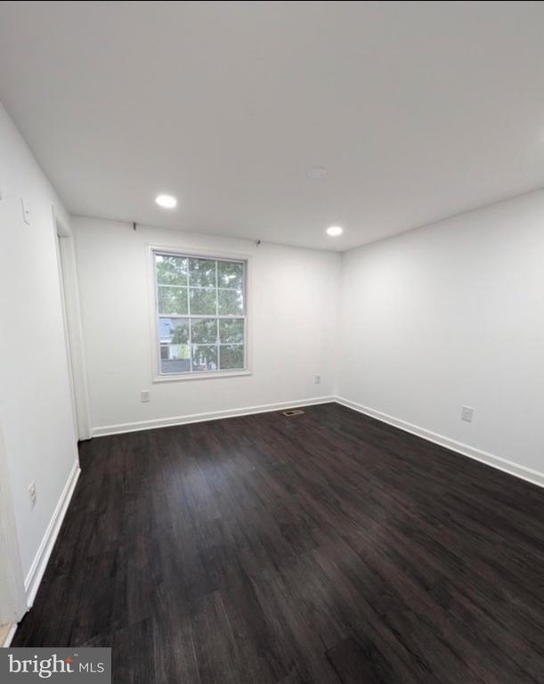 Building Photo - 1358 Raleigh Dr