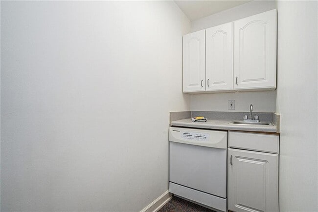 Building Photo - 1620 Stonecliff Dr