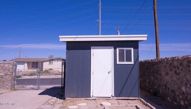 Building Photo - 201 Pyrite Dr