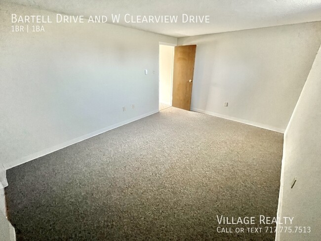 Building Photo - No Steps! Remodeled 1-Bed Convenient to I-...