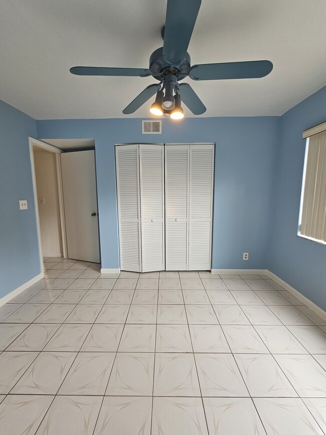 Building Photo - 4140 Looking Glass Ln