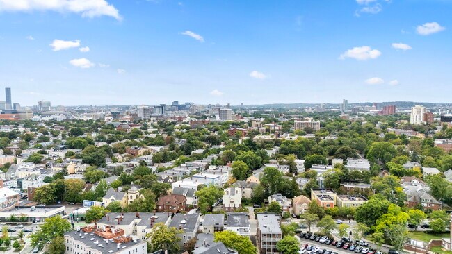 Building Photo - 1433 Cambridge St