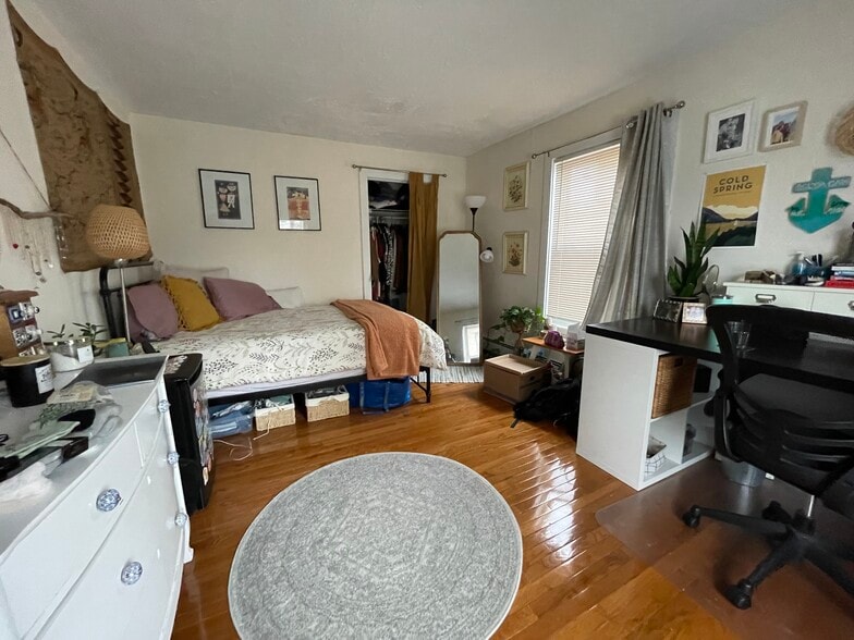 Building Photo - 74 Ashford St