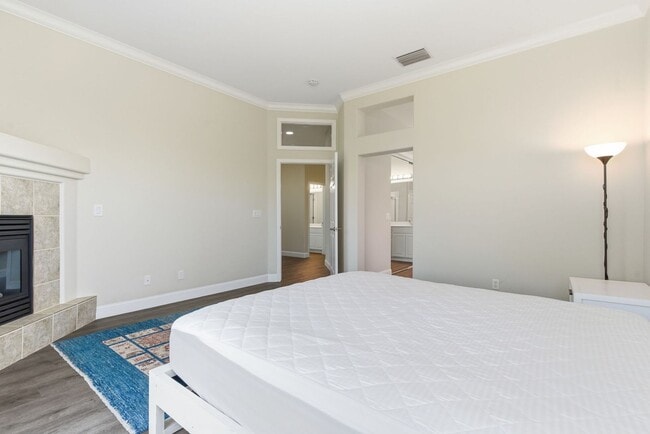 Building Photo - BEAUTIFULLY MAINTAINED SINGLE STORY HOME IN GREAT BRENTWOOD LOCATION!