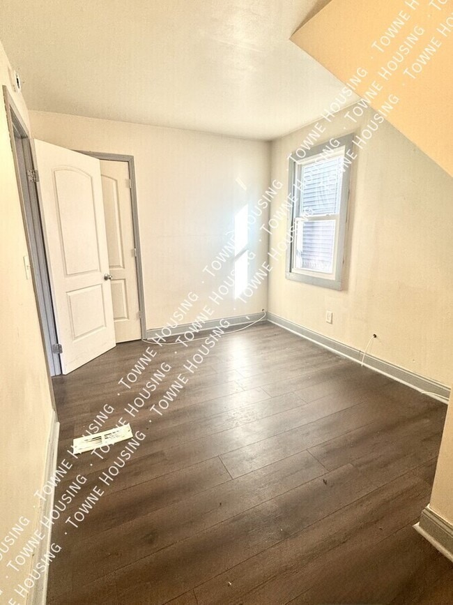 Building Photo - 24 Como Ave