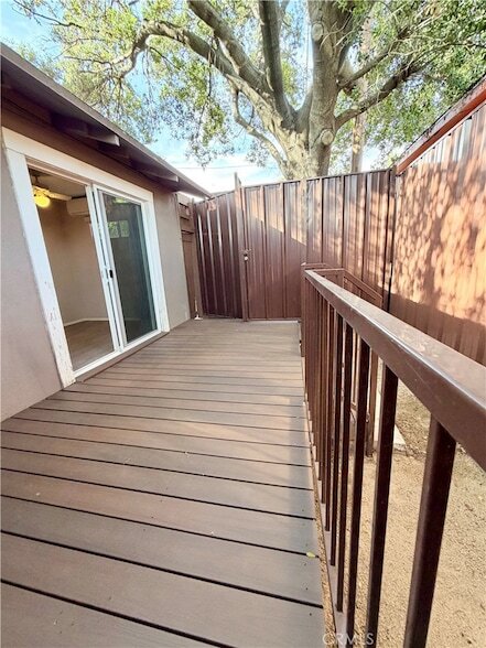 Building Photo - 1542 E Woodbury Rd