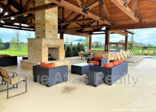 Building Photo - 542 Hickory Ln