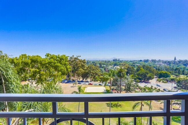 Building Photo - Amazing views from this gorgeous Bankers H...