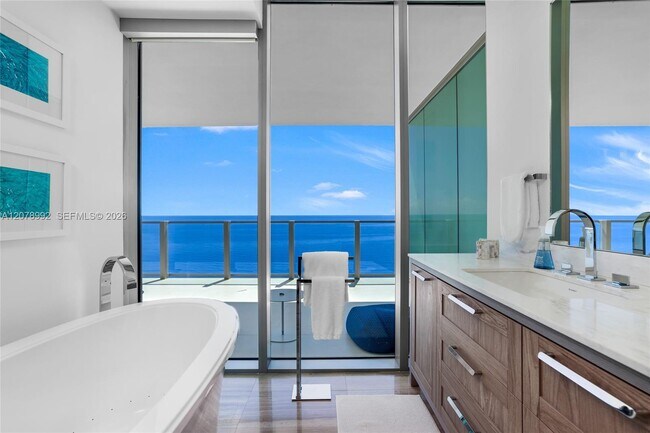 Building Photo - 360 Ocean Dr