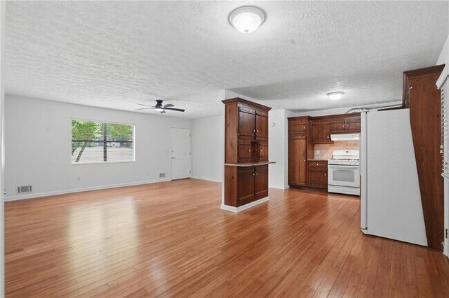 Building Photo - 4100 Dustin Dr NW
