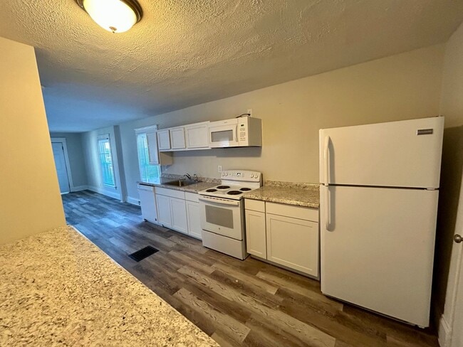 Building Photo - Cheviot:  Cute quiet 1 bed bungalow.  1 ca...