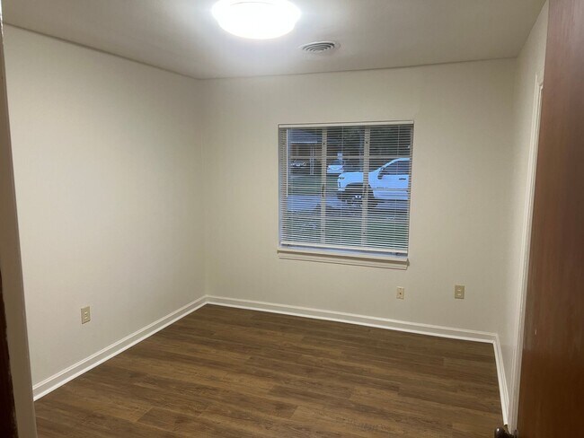 Building Photo - Charming 3 Bed 1 Bath Home