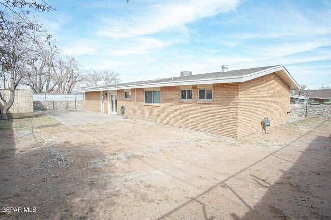 Building Photo - 3313 Cork Dr