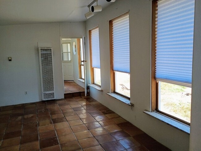 Building Photo - 1203 Agua Fria St