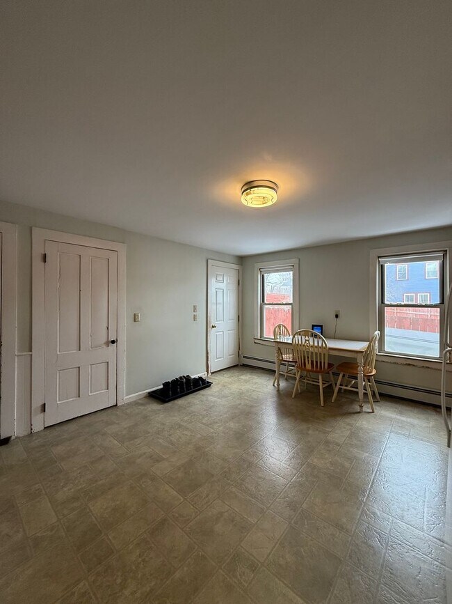 Building Photo - Available NOW: First floor unit - 1 bed/1 ...