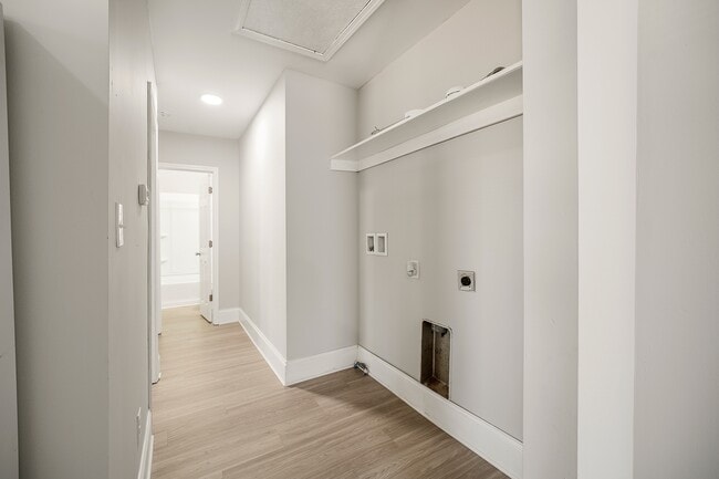 Building Photo - 373 Spring St SW