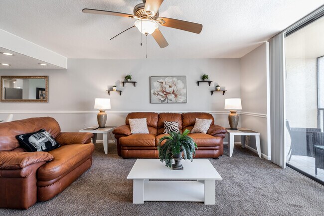 Building Photo - 2828 Tennis Club Dr