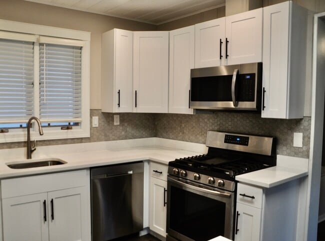 Building Photo - 110 W 12th Ave