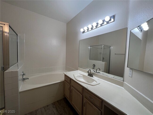 Building Photo - 2975 Bluegrass Ln