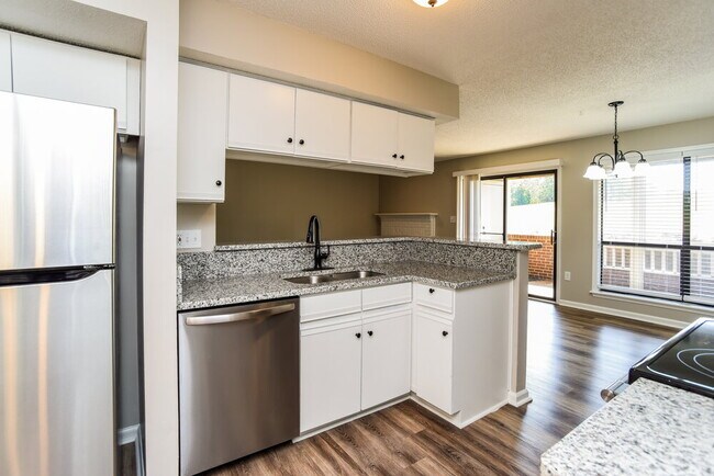 Building Photo - 7906 Greenside Ct