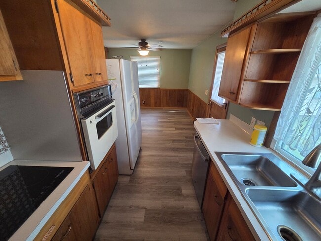 Building Photo - Charming Westside ranch with updates throu...